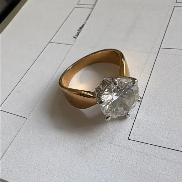 EUC Round Brilliant Cut Soltaire Diamond-Toned Thick Gold Band Ring - Picture 5 of 11